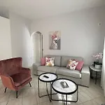 Апартаменты Saranda Apartments