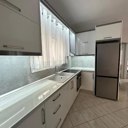 Saranda Apartments *
