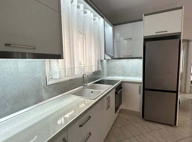 Saranda Apartments *