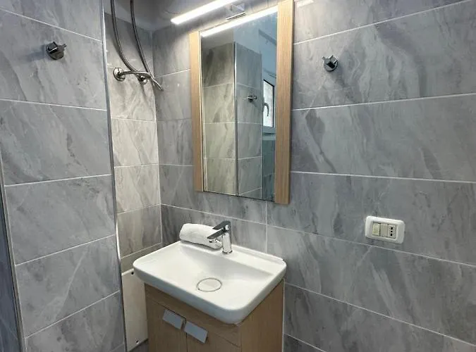 Saranda Apartments *